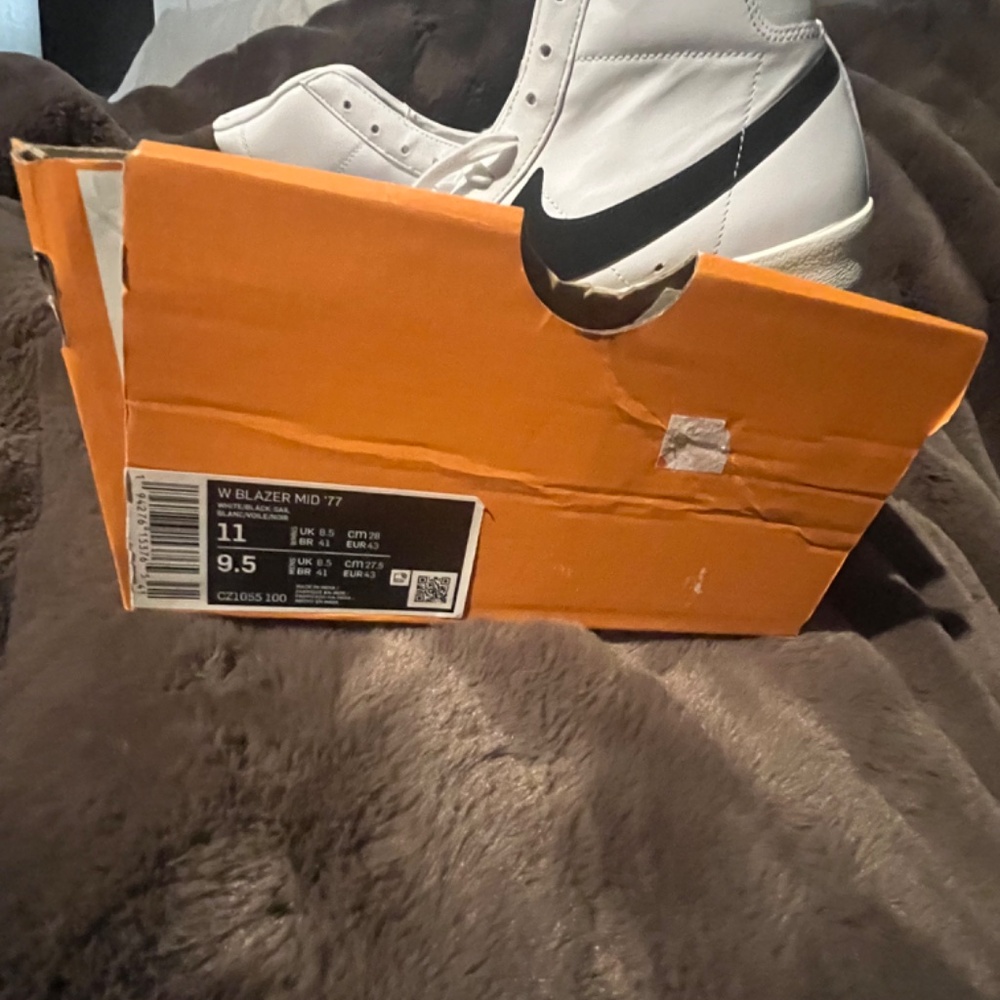 Nike Blazers - Picture 4 of 4